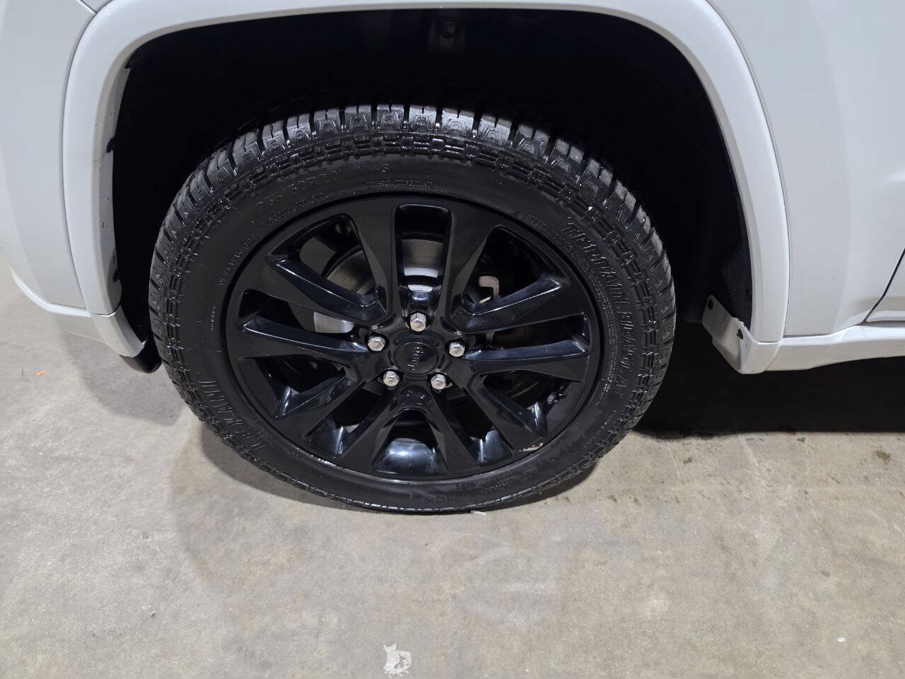 Used 2019 Jeep Grand Cherokee Altitude AWD/4WD image 23