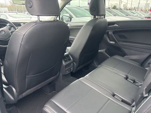 Used 2021 Volkswagen Tiguan SE image 19