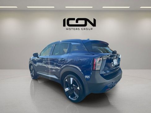 Used 2025 Nissan Kicks SR AWD/4WD image 2