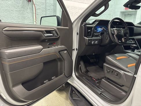 Used 2025 GMC Sierra 1500 AT4 w/ AT4 Premium Package AWD/4WD image 13
