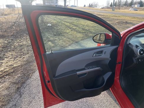 Used 2020 Chevrolet Sonic Premier FWD image 10