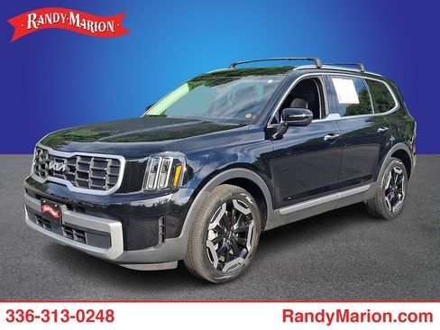 Used 2023 Kia Telluride S AWD/4WD image 1