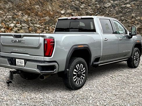 Used 2024 GMC Sierra 2500 Denali Ultimate image 2