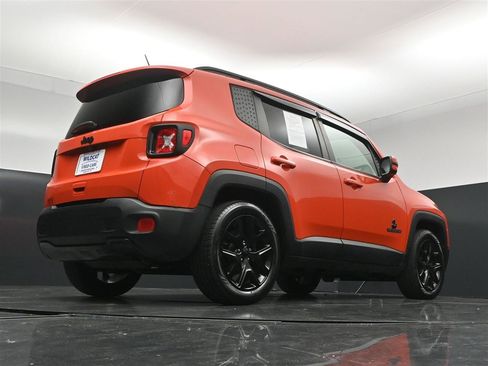 Used 2018 Jeep Renegade Altitude w/ Cold Weather Group FWD image 33