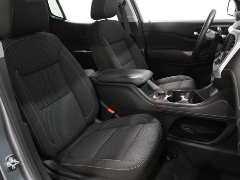 Used 2023 GMC Acadia SLE w/ Driver Convenience Package image 17