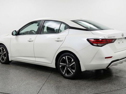Used 2025 Nissan Sentra SV image 6