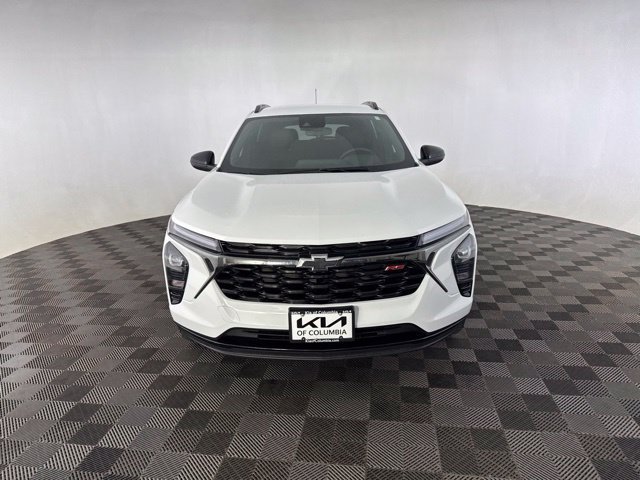 Used 2025 Chevrolet Trax RS w/ Driver Confidence Package FWD image 3