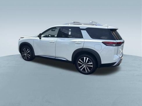 Used 2023 Nissan Pathfinder Platinum AWD/4WD image 14