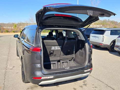 Certified 2023 Kia Carnival LX image 18