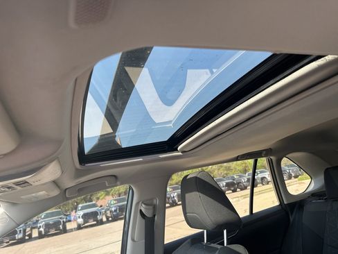 Used 2025 Toyota RAV4 XLE w/ Convenience Package image 4