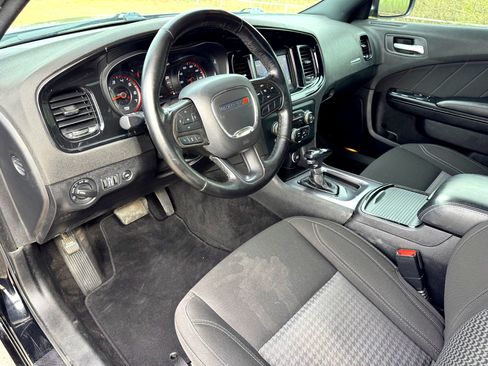 Used 2020 Dodge Charger SXT w/ Blacktop Package image 11