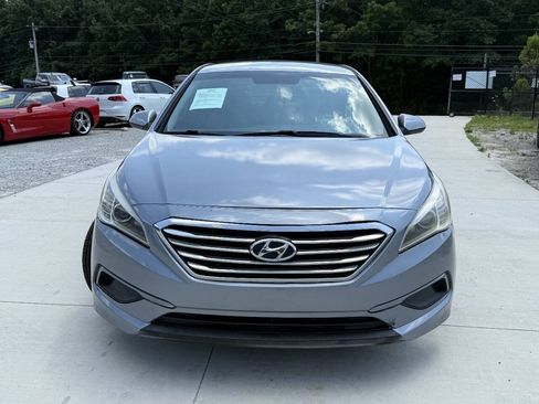 Used 2017 Hyundai Sonata SE FWD image 2