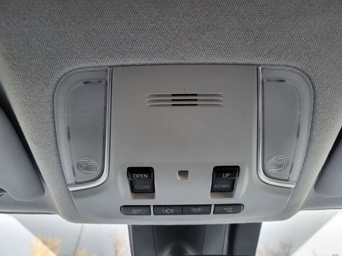 Used 2017 Toyota Prius Three image 24