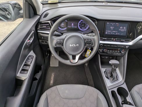 Certified 2022 Kia Niro LX FWD image 12
