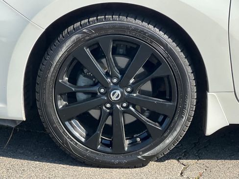 Used 2017 Nissan Altima 2.5 SR w/ Midnight Edition Package image 28