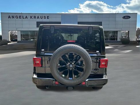 Used 2021 Jeep Wrangler Unlimited Sahara AWD/4WD image 7
