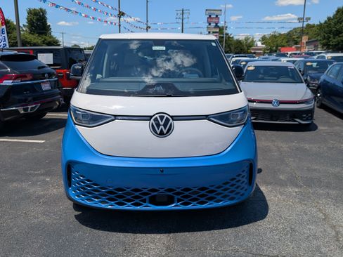 Used 2025 Volkswagen ID. Buzz Pro S Plus RWD image 8