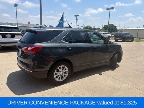 Used 2019 Chevrolet Equinox LT w/ Driver Convenience Package FWD image 3