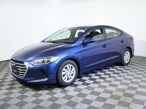 Used 2018 Hyundai Elantra SE w/ Cargo Package FWD image 5
