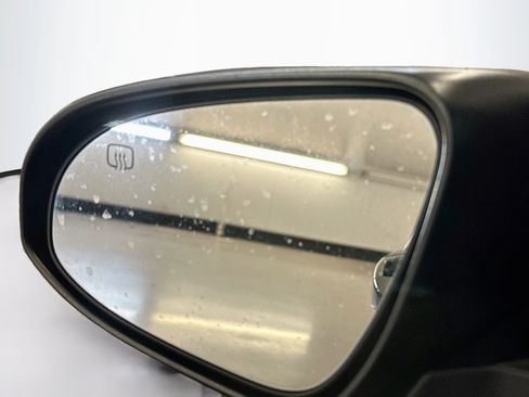 Used 2017 Toyota Corolla SE FWD image 16