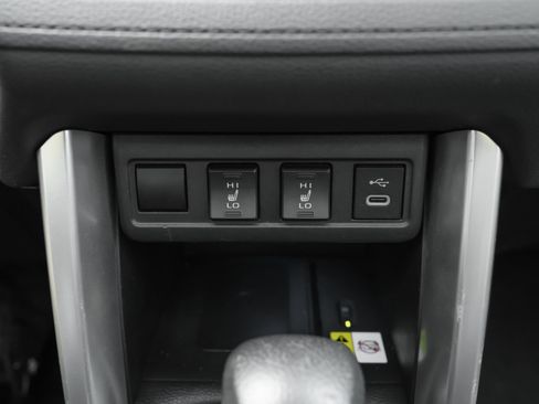 Used 2023 Toyota Corolla Cross XLE w/ Convenience Package FWD image 17