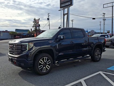 Used 2023 GMC Sierra 1500 AT4 w/ Technology Package image 3