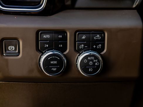 Used 2025 GMC Sierra 3500 Denali w/ Denali Reserve Package image 21