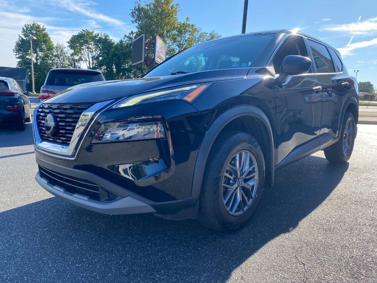 Used 2022 Nissan Rogue S AWD/4WD image 7
