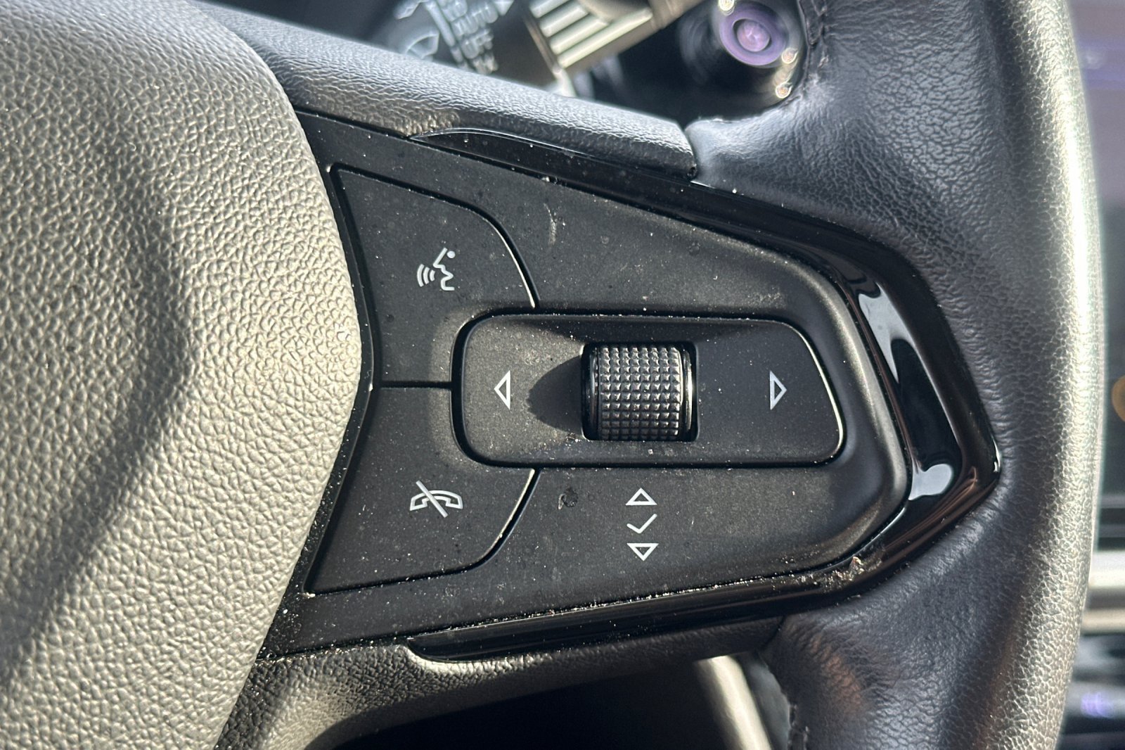 Used 2023 Chevrolet Bolt EUV Premier w/ Redline Edition FWD image 36