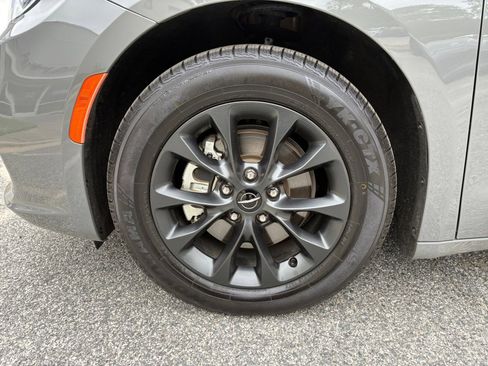 Used 2021 Chrysler Pacifica Touring-L w/ S Appearance Package FWD image 31