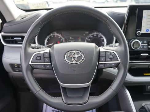 Used 2023 Toyota Highlander XLE AWD/4WD image 20