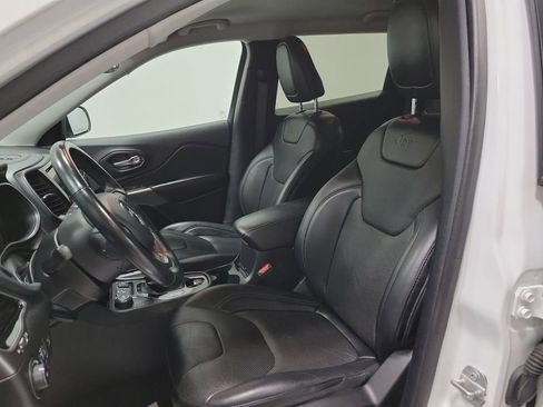 Used 2019 Jeep Cherokee Limited image 30