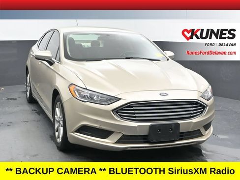 Used 2017 Ford Fusion SE FWD image 1