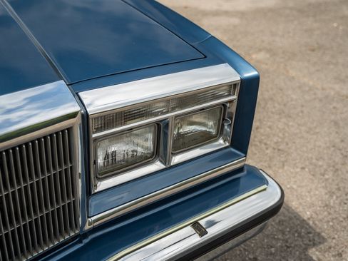 Used 1988 Chrysler Fifth Avenue RWD image 40