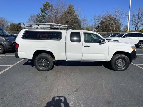 Used 2022 Toyota Tacoma SR image 12