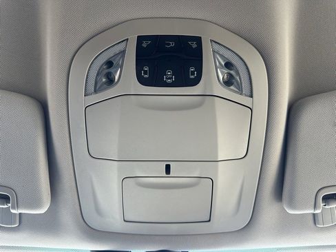 Used 2022 Chrysler Pacifica Touring-L image 42