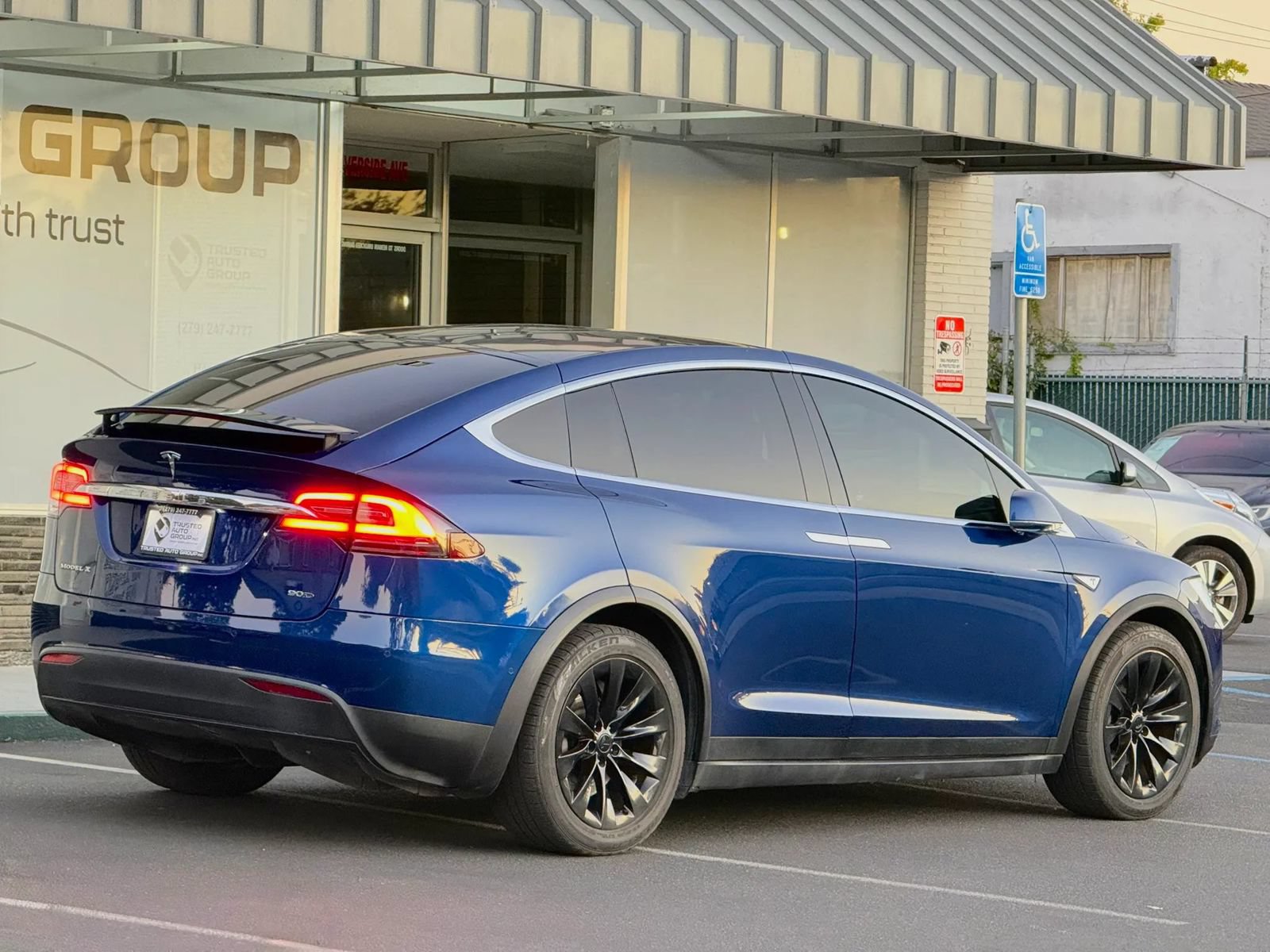 Used 2016 Tesla Model X 90D AWD/4WD image 9