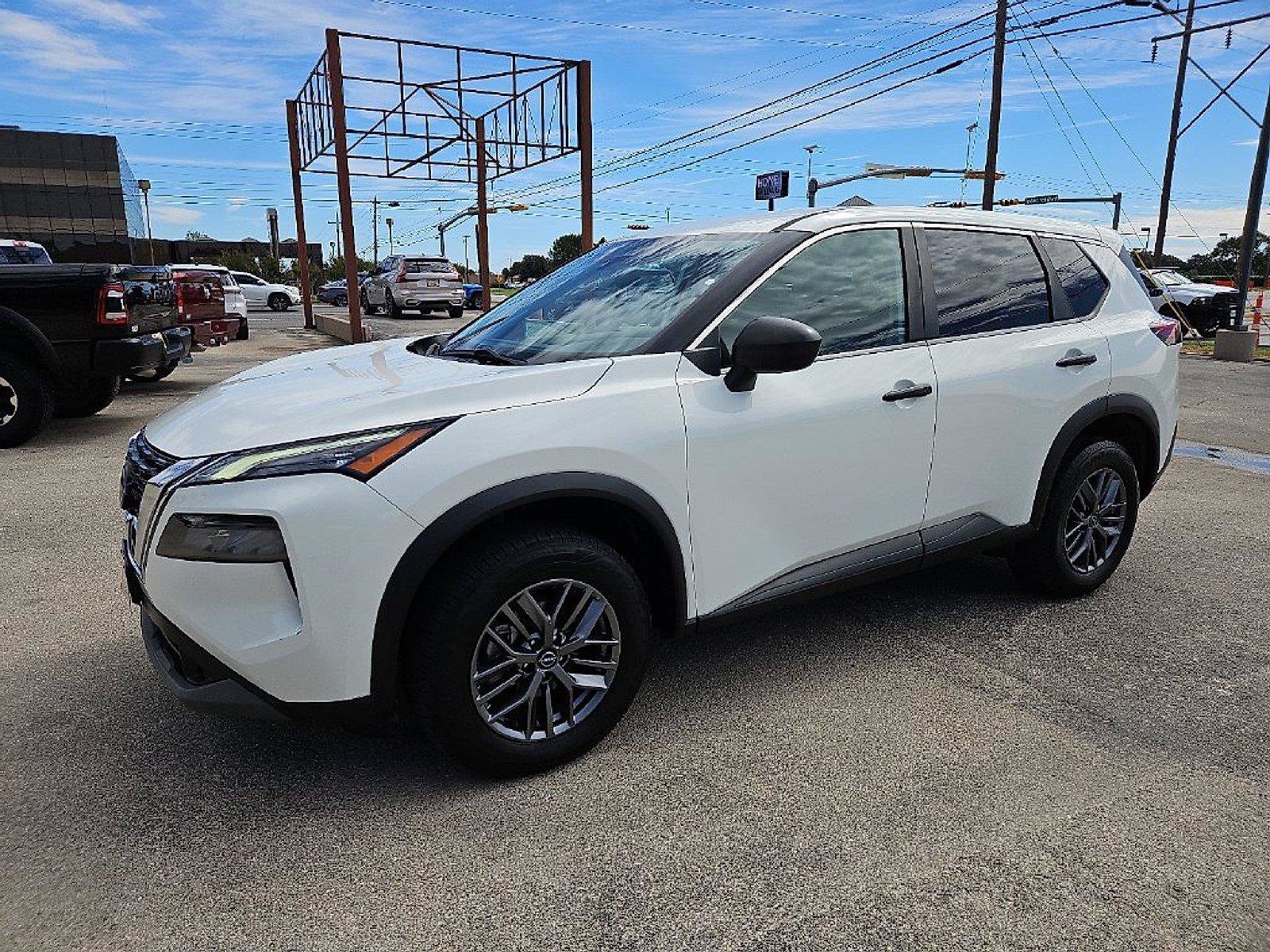Used 2022 Nissan Rogue S AWD/4WD image 2