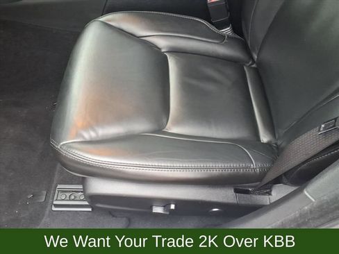 Used 2023 Chrysler 300 Touring L image 11