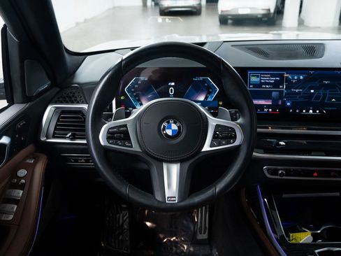 Used 2025 BMW X7 xDrive40i w/ M Sport Package image 12