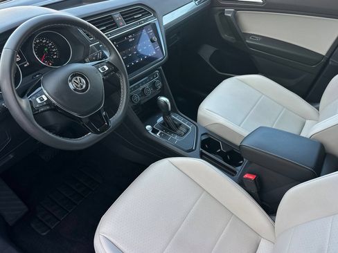 Used 2021 Volkswagen Tiguan SE FWD image 9