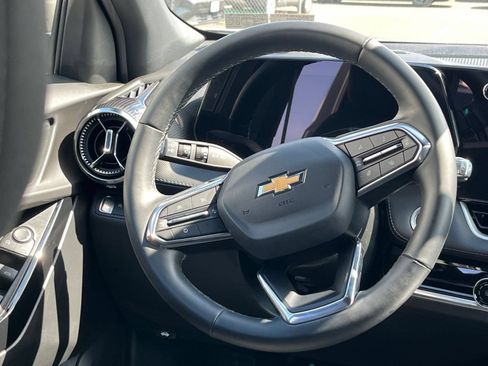Used 2025 Chevrolet Equinox LT FWD image 28