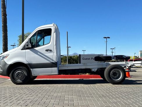 Used 2024 Mercedes-Benz Sprinter 4500 image 22