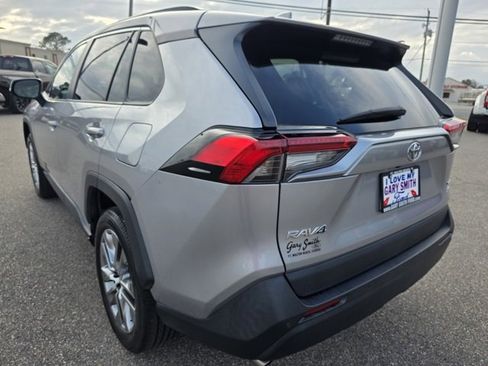 Used 2023 Toyota RAV4 XLE Premium image 6