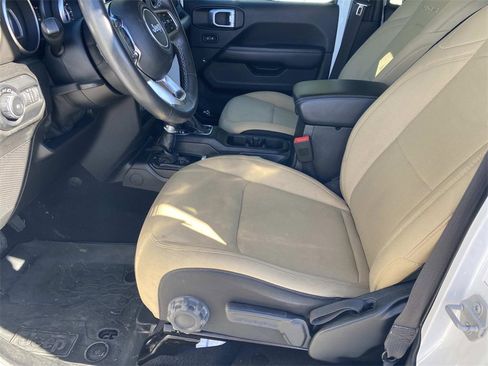 Used 2018 Jeep Wrangler Unlimited Sahara image 23