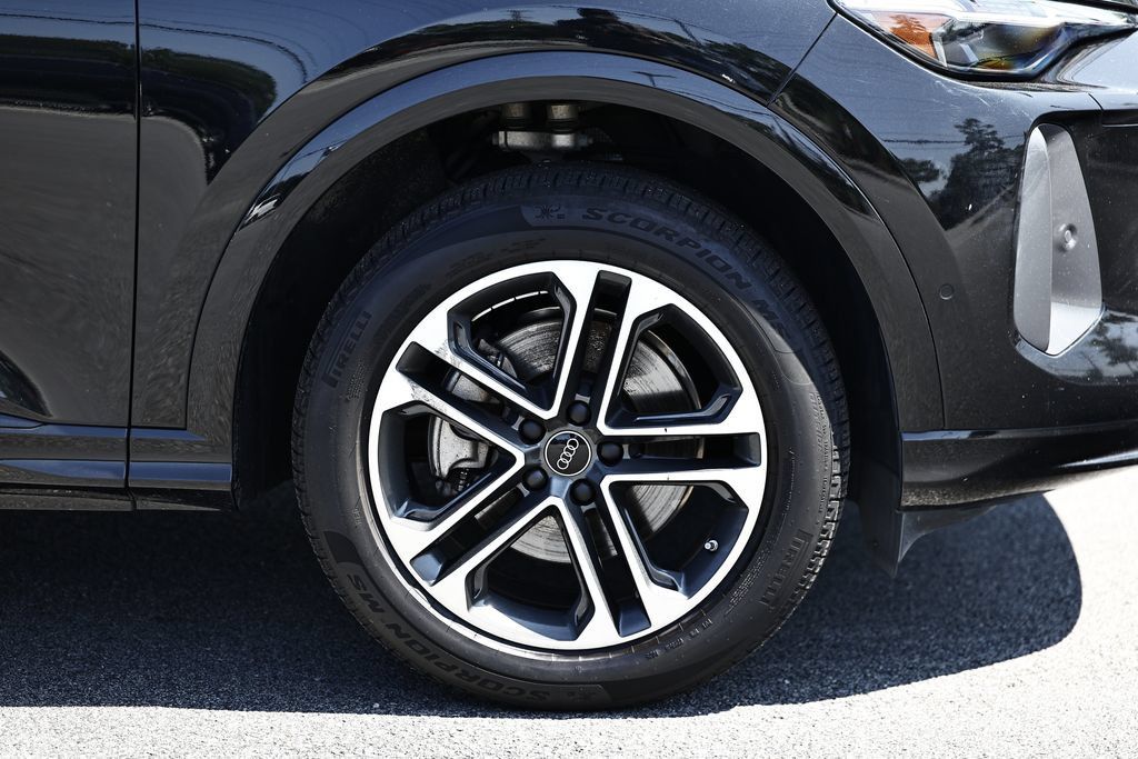 Certified 2025 Audi Q5 Premium w/ Premium Plus AWD/4WD image 5