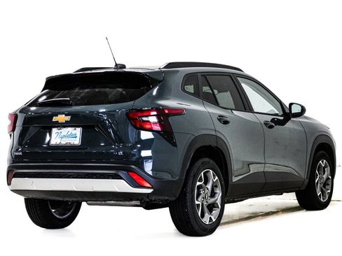 Used 2025 Chevrolet Trax LT FWD image 6
