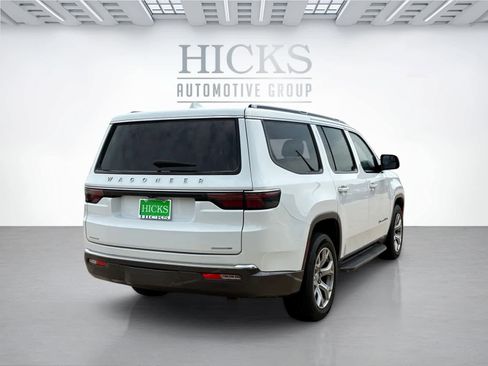Used 2022 Jeep Wagoneer Series II AWD/4WD image 5