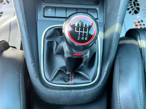 Used 2011 Volkswagen Golf 4-Door FWD image 30