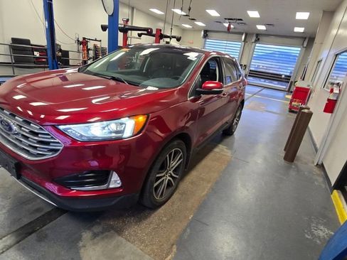 Used 2019 Ford Edge Titanium w/ Cold Weather Package image 4